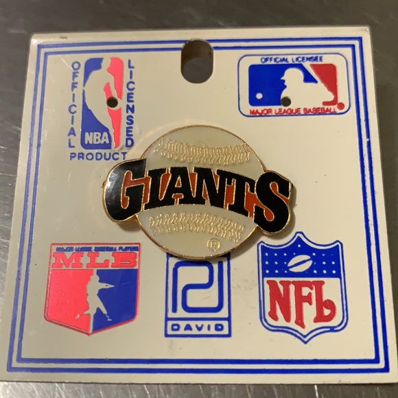 MLB by Peter David Other - 🎉SOLD ELSEWHERE!🎉 1985 RARE MLB Giants Pin by Peter David